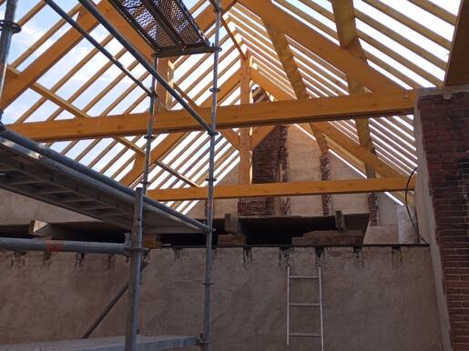 Troisième vue de chantier de charpente à Évreux